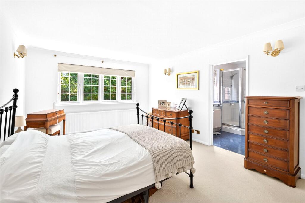 House in Epping Forest, Loughton - More
