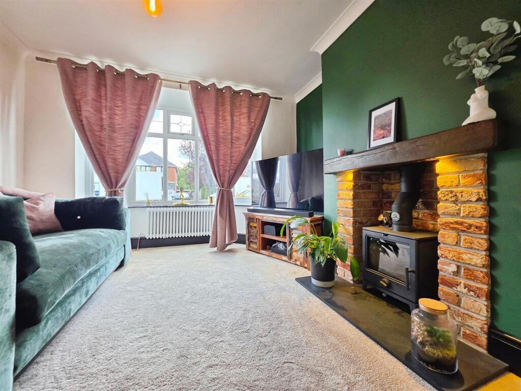 House in Staffordshire Moorlands, Knowle Style, Biddulph - More