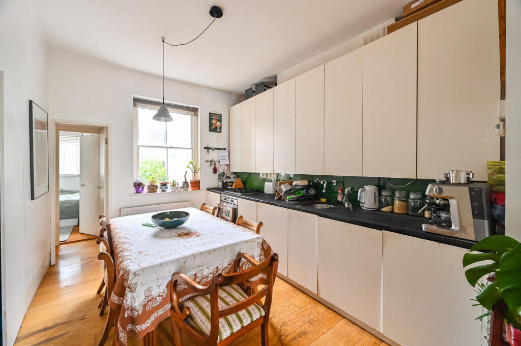 Apartment in London - View 3