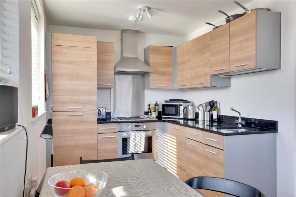 25 Tarves Way, Greenwich, London, SE10 photo 3