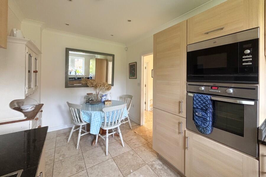 House in Woking, Surrey - View 5