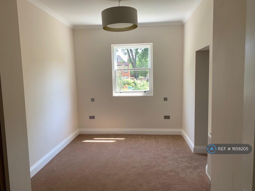 2 bedroom maisonette for rent