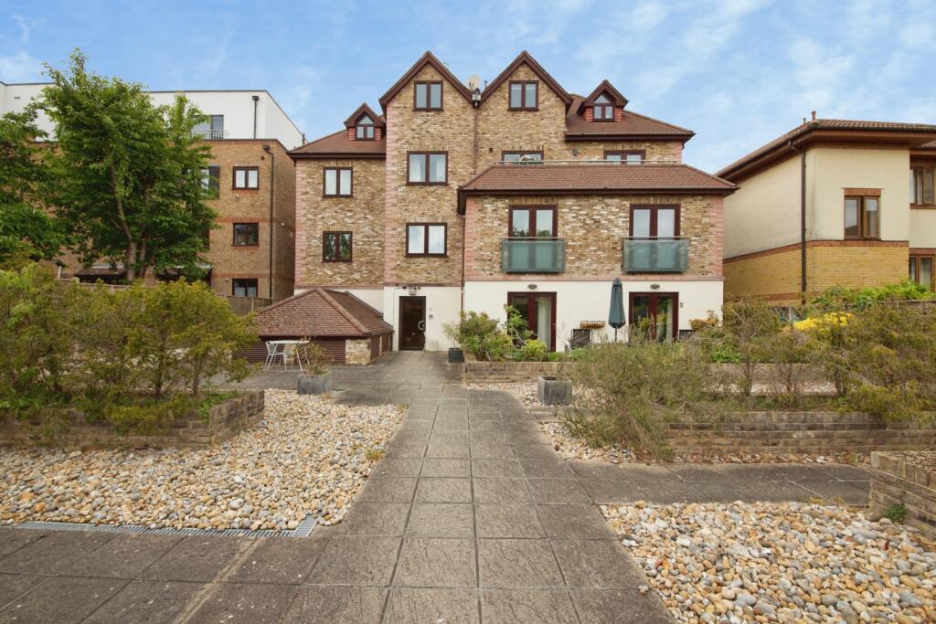 Main image of property: Old Farm Avenue, LONDON, London, N14