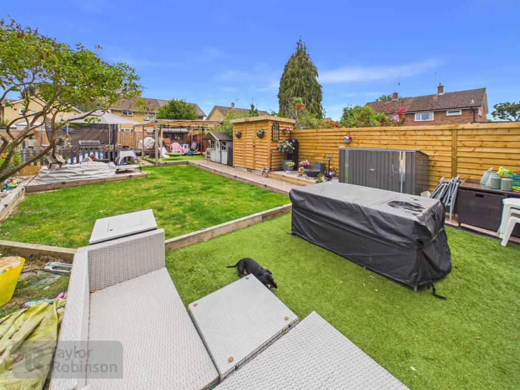 House in Crawley, Worth - View 5