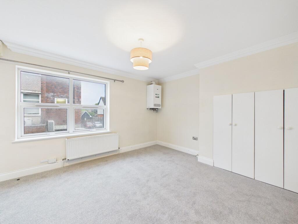 Apartment in Worthing, West Sussex - View 5