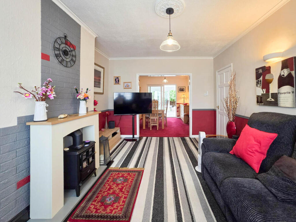 House in Southend-on-Sea - More