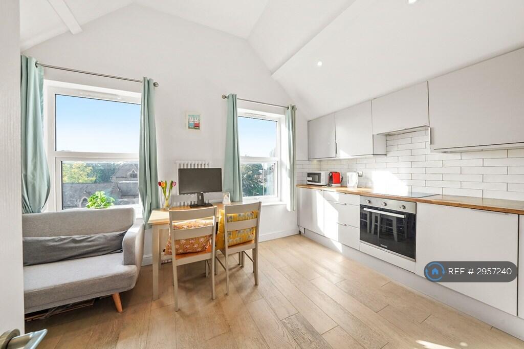 Main image of property: East St, Epsom, KT17