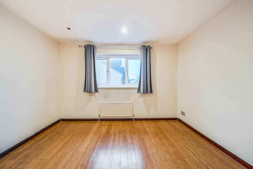 Priest Park Avenue, Harrow photo 3