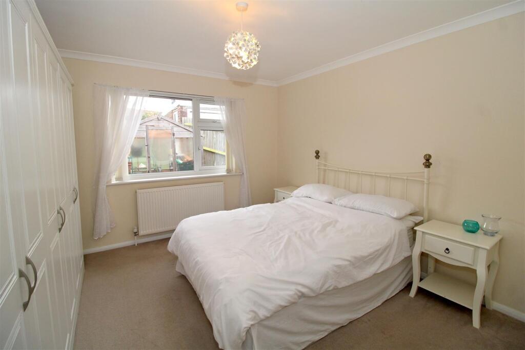 Upper Chyngton Gardens, Seaford photo 4