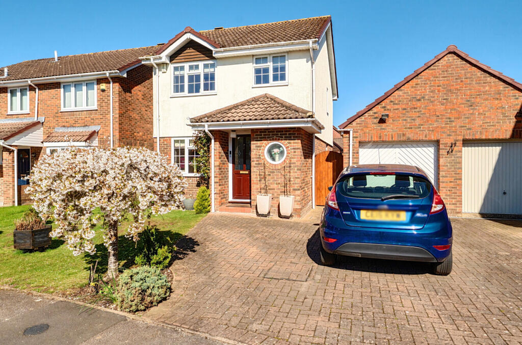 3-bed detached on Benetfeld Road, Binfield, Bracknell, £550,000