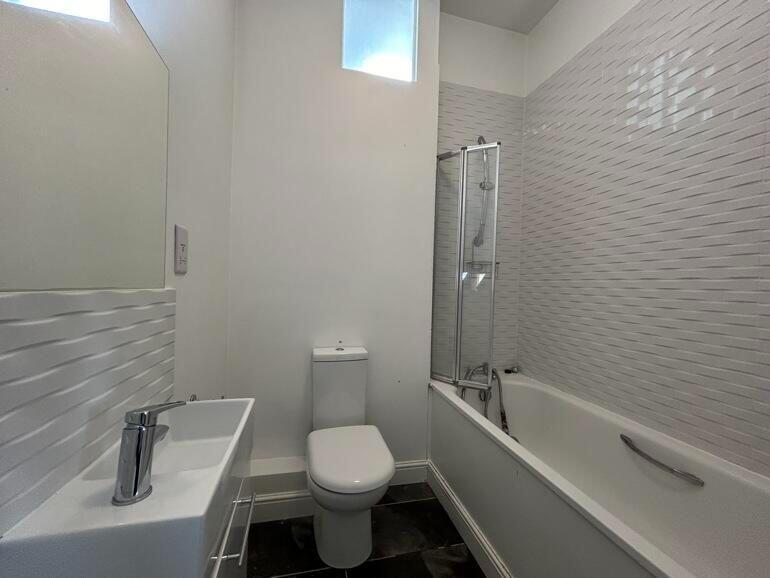 Apartment in Sevenoaks, Kippington - View 5