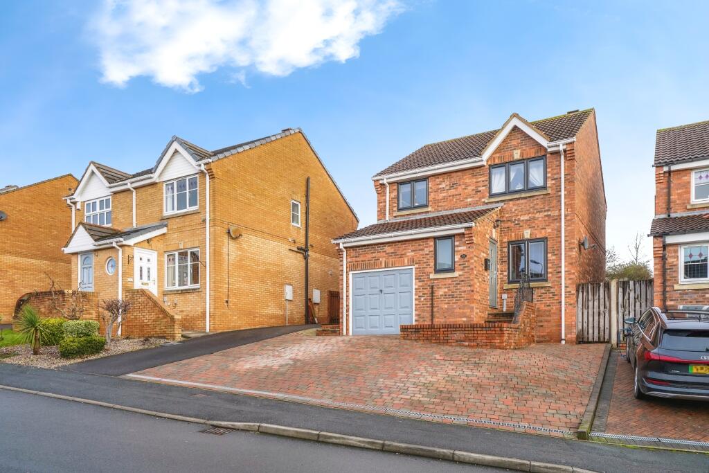 3-bed detached on Larkspur Way, Wakefield, WF2, £325,000