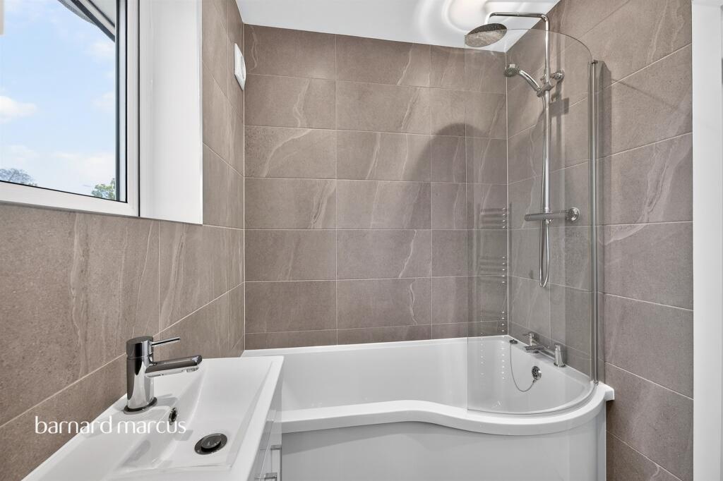 Apartment in London, Sutton New Town, Benhilton - View 4