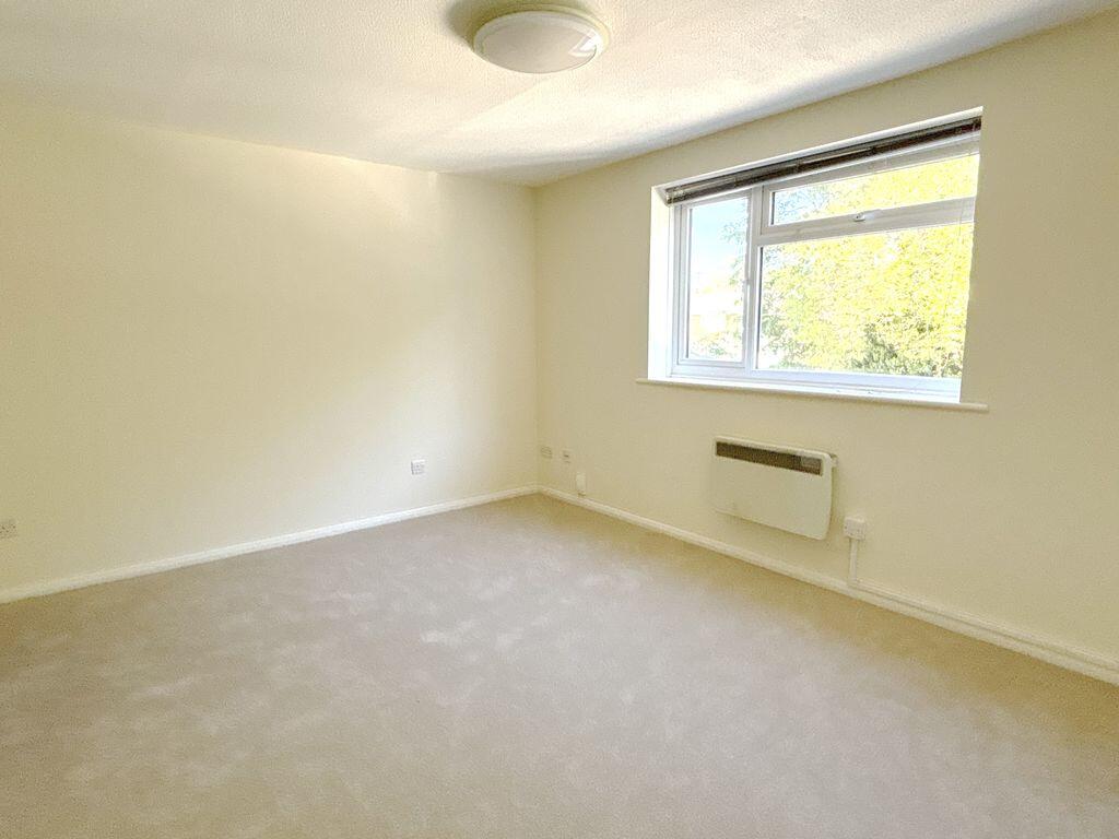 Apartment in Slough, Farnham Royal - View 4