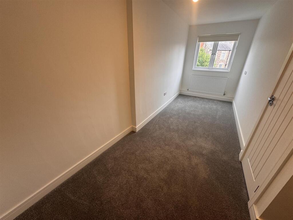 Main image of property: 20 Upper High Street, Taunton
