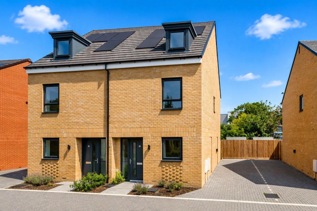 Main image of property: Ghyllgrove Close, Basildon, Essex, SS14
