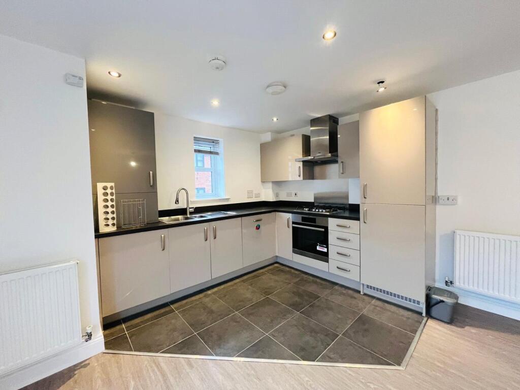 Carter Court, Hook, Hampshire, RG27 - View 6