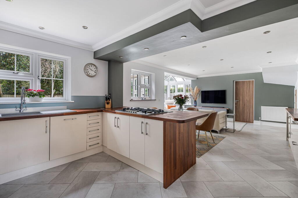 House in Waverley, Cranleigh - More