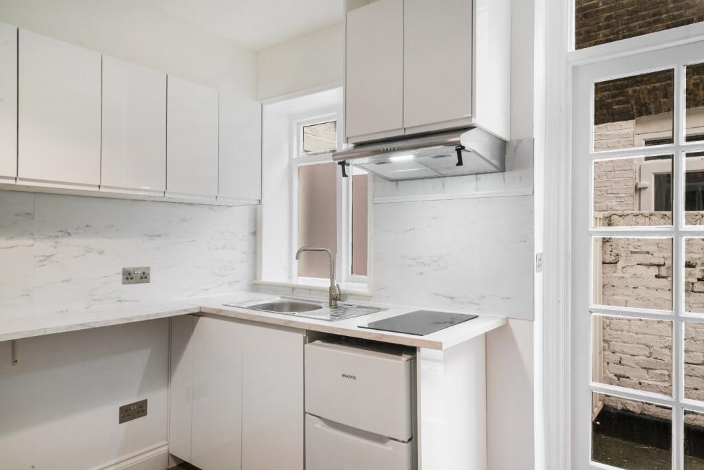 Apartment in London - More