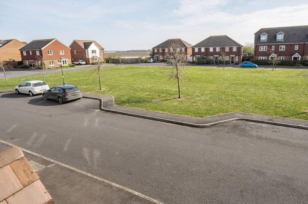 Apartment in Chichester, Tangmere - View 4