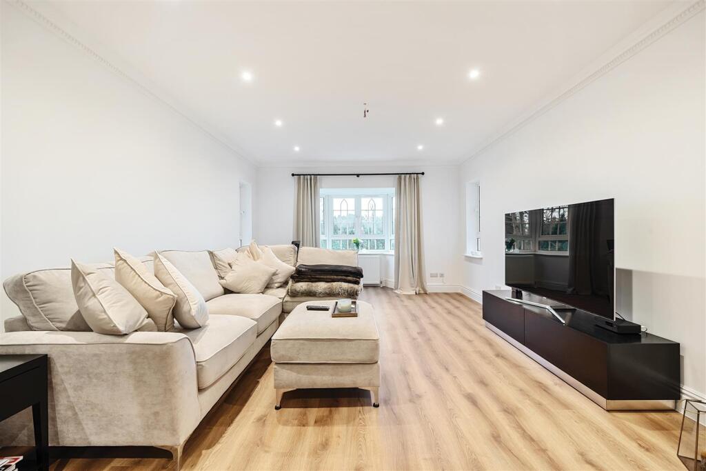 Apartment in Kingston upon Thames - More