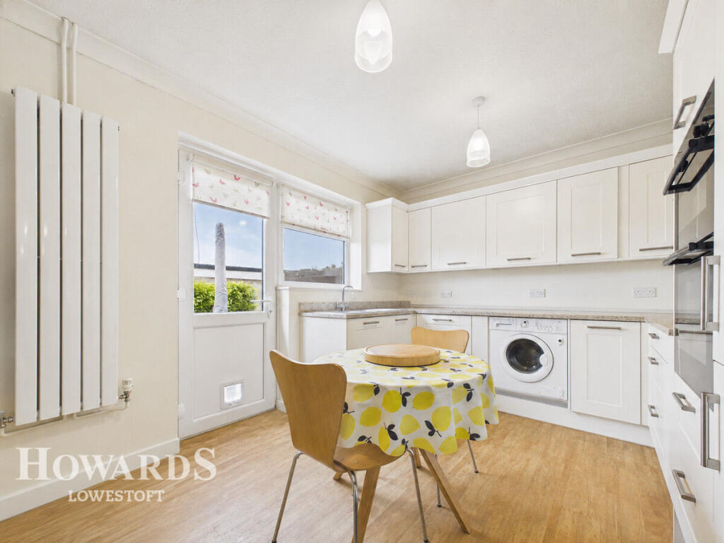 Hadleigh Drive, Oulton Broad photo 4