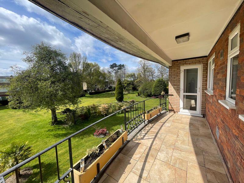 Apartment in Birmingham, Sutton Coldfield - View 2