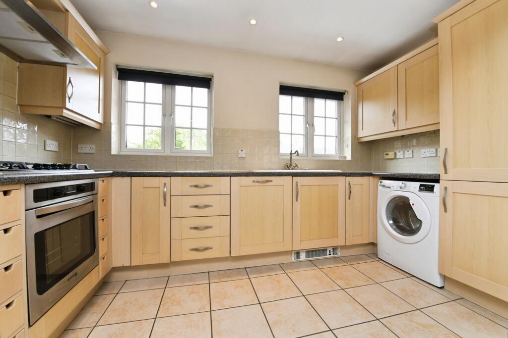 Apartment in Brentwood, Essex - View 5