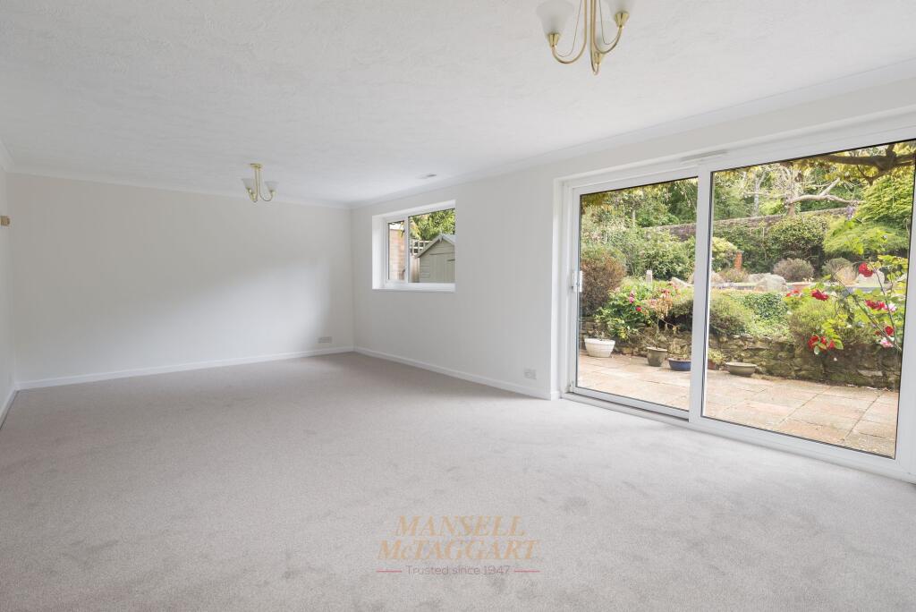 St. Catherines Road, Crawley, RH10 photo 4