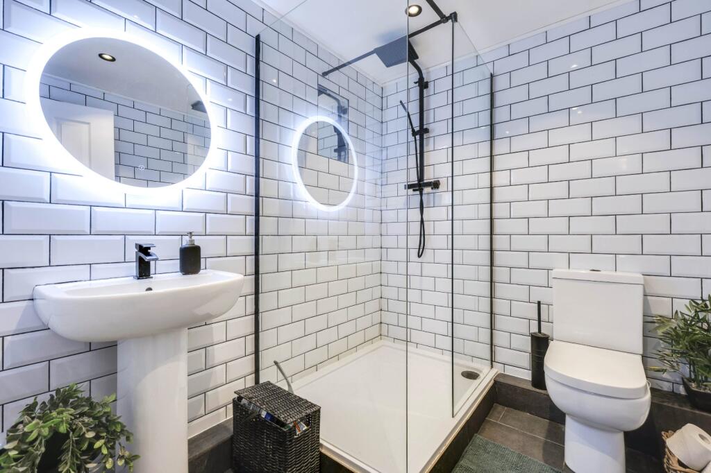 Additional image 11 of Waters Walk, Apperley Bridge, Bradford, West Yorkshire, BD10