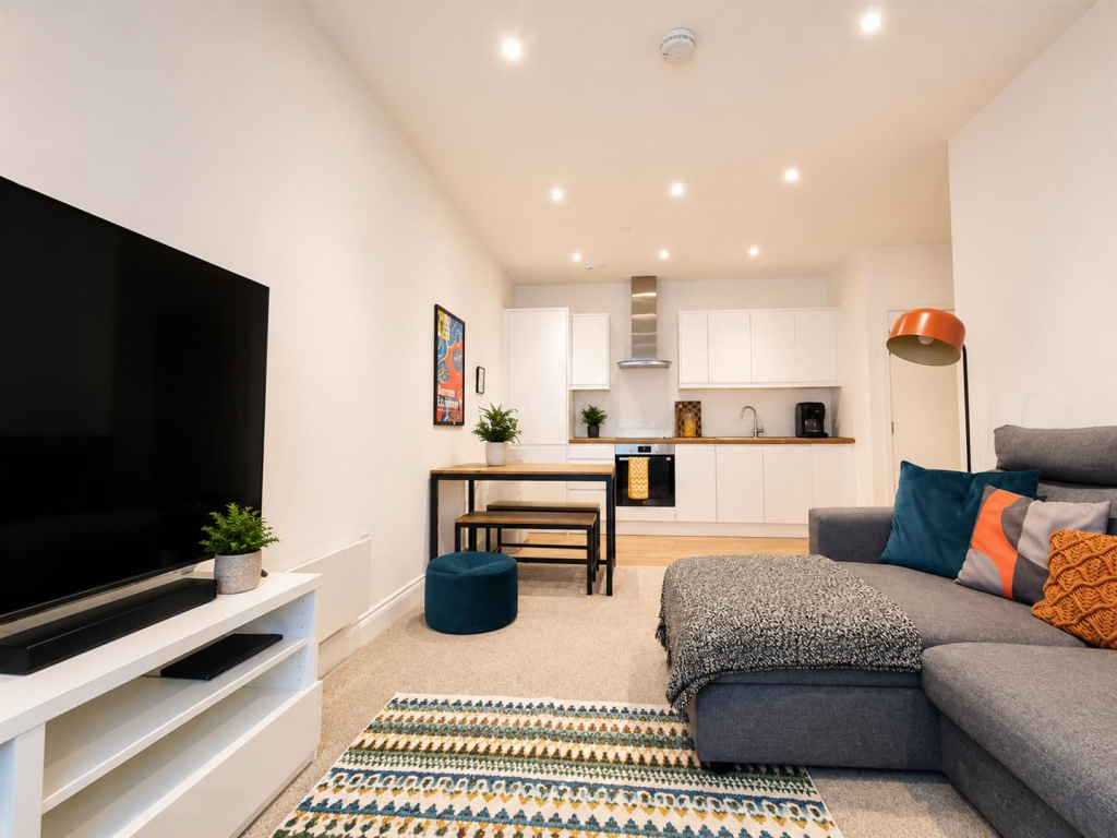 Apartment in Hemel Hempstead, The Image - View 3