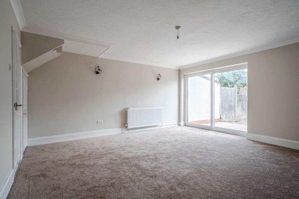 House in Dunstable, Central Bedfordshire - More