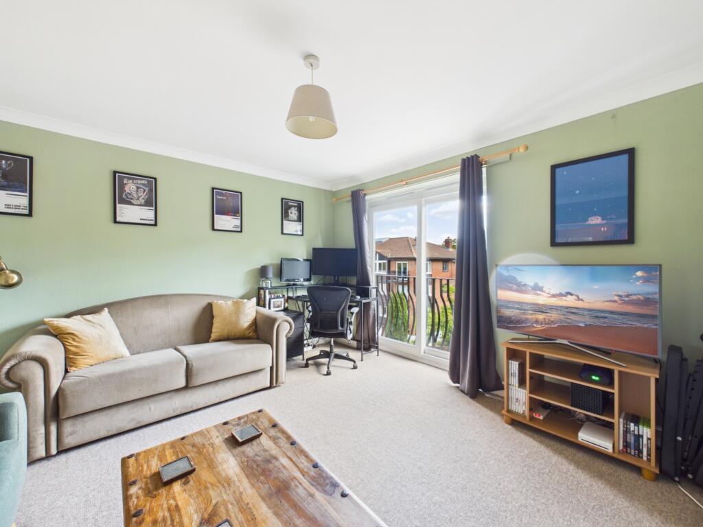 Great Heathmead, Haywards Heath, RH16 photo 2