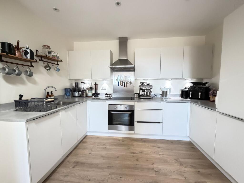 Apartment in Twickenham - View 3