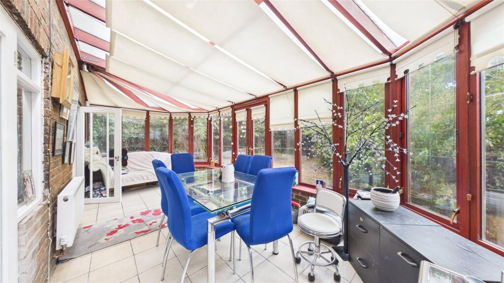 House in London - View 5