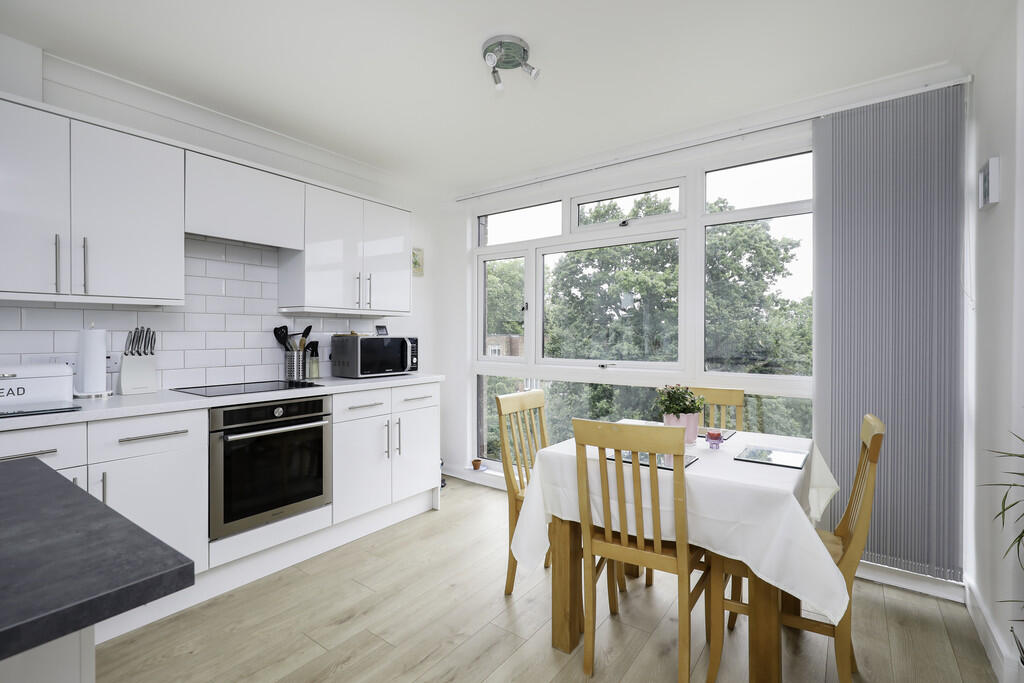 Beechcroft Manor, Weybridge photo 4