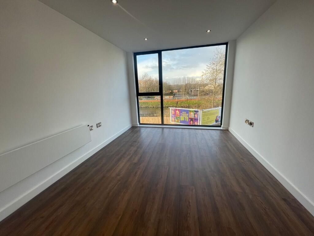 Apartment in Salford, Greater Manchester - View 3