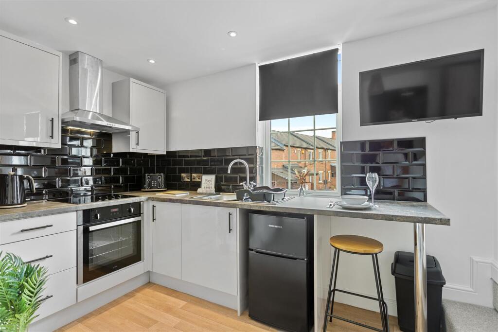 Apartment in Derby - View 4
