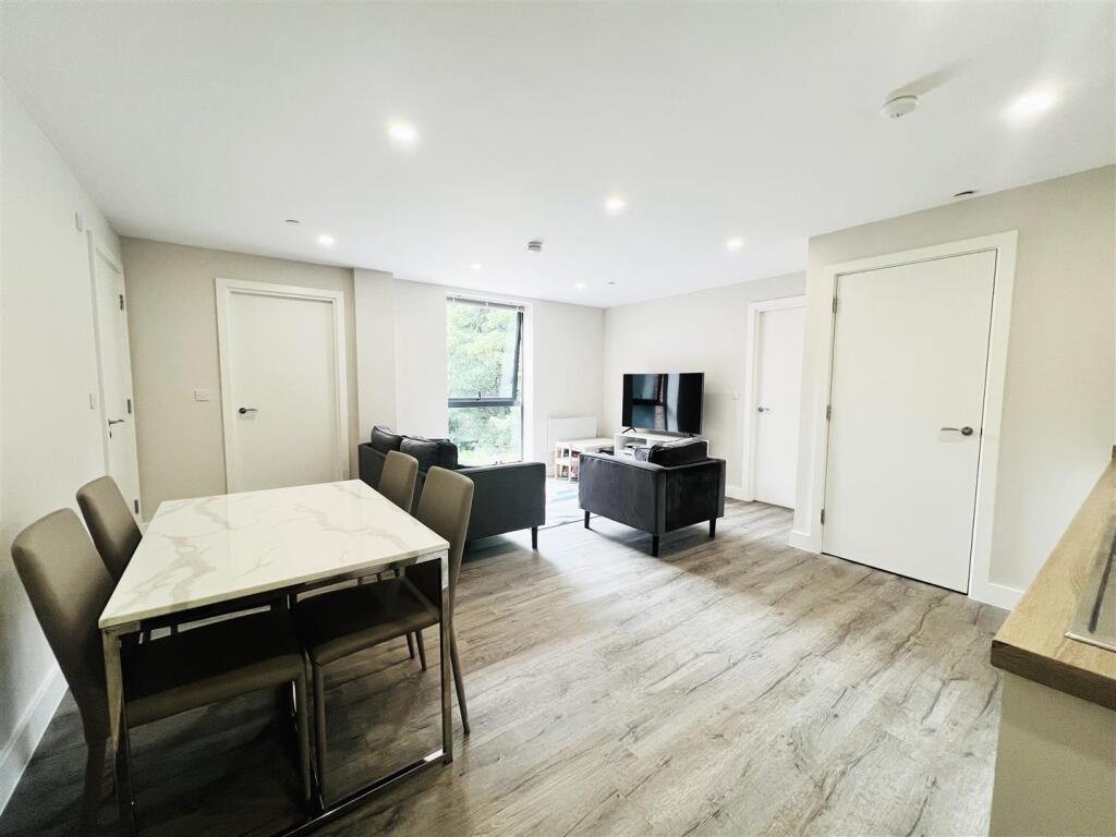 Apartment in Leeds - View 3