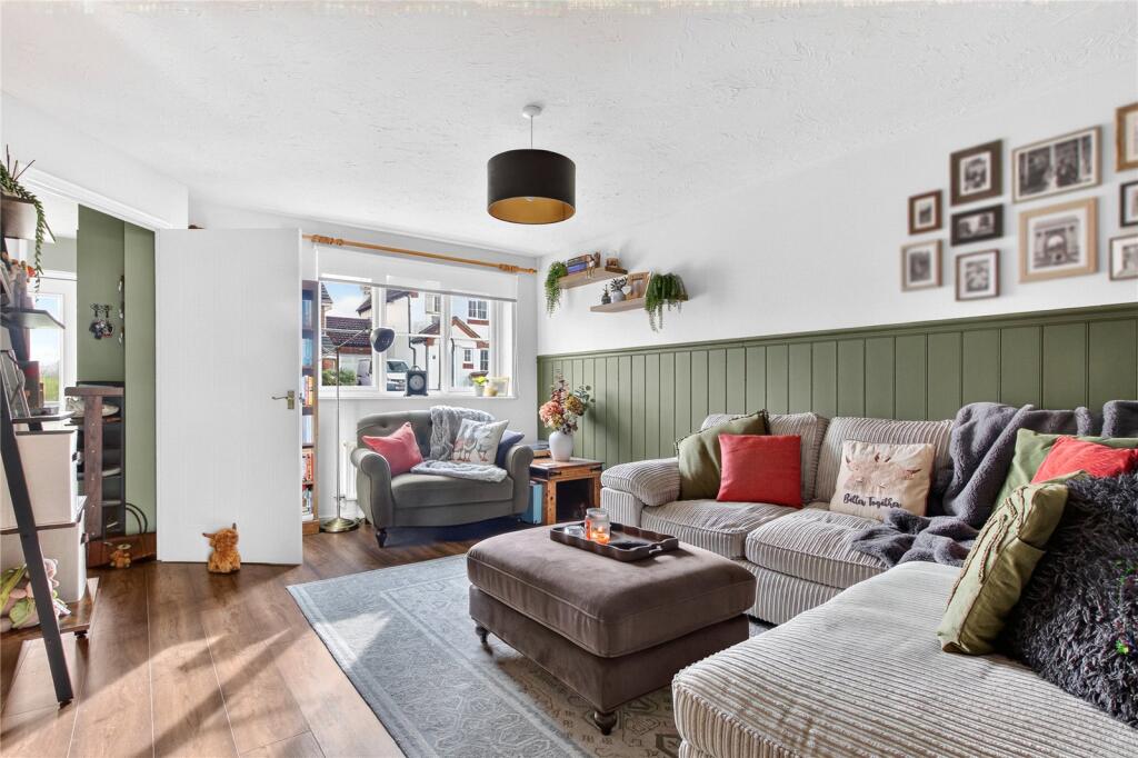 House in Bracknell, Hanworth - View 4