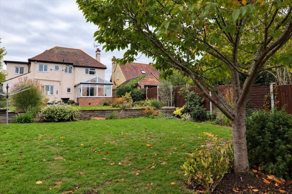 Clarendon Park, East Clacton photo 4