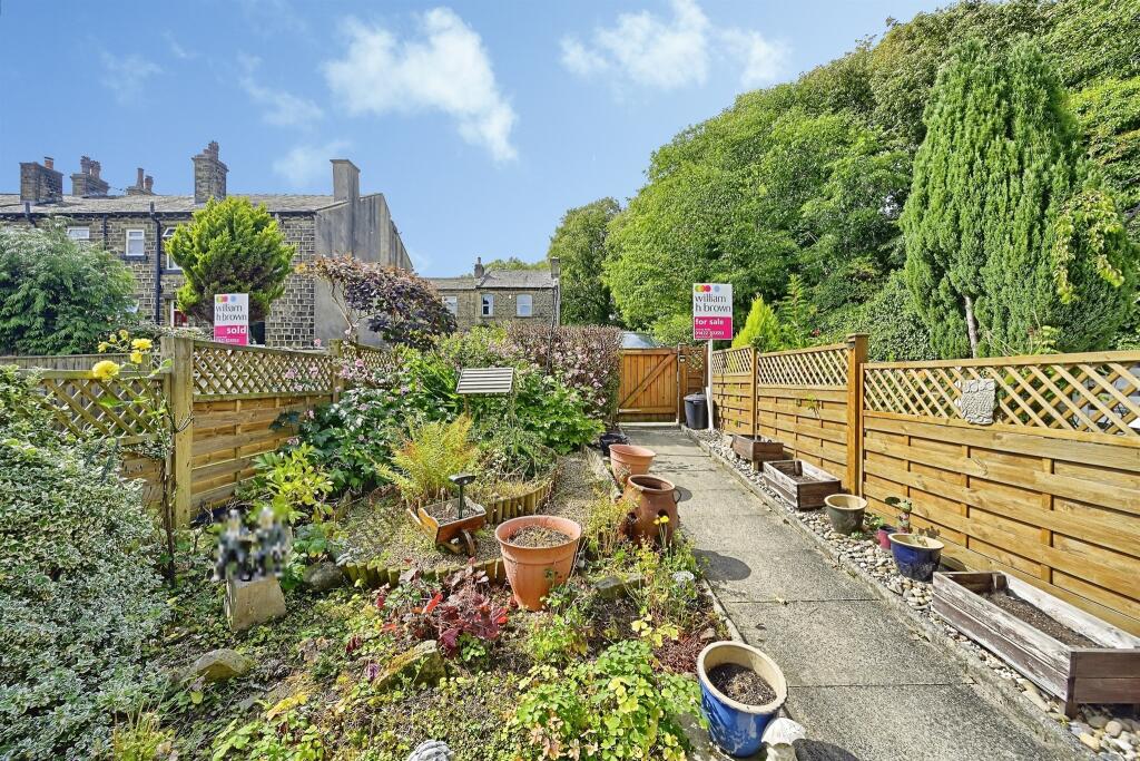 House in Halifax - View 2