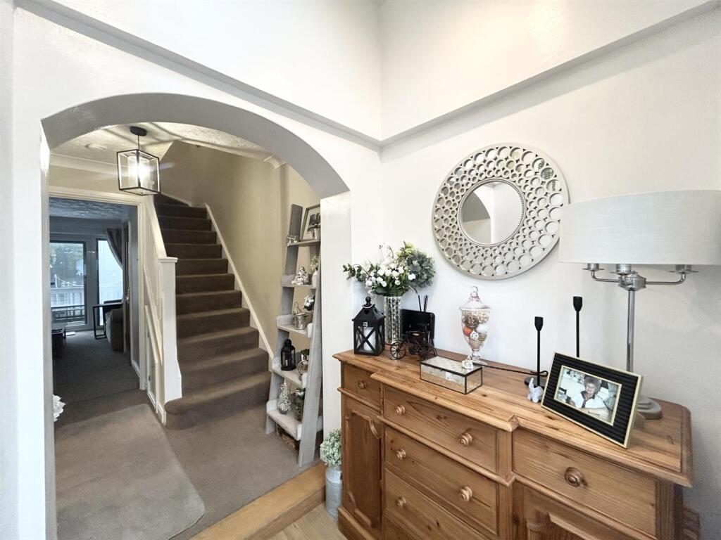 House in Calderdale, Illingworth - View 3