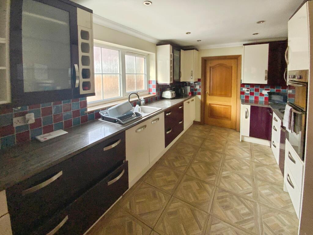 House in Hull - View 4