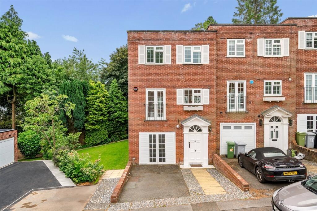 Main image of property: Castlegate Mews, Prestbury, Macclesfield, Cheshire, SK10