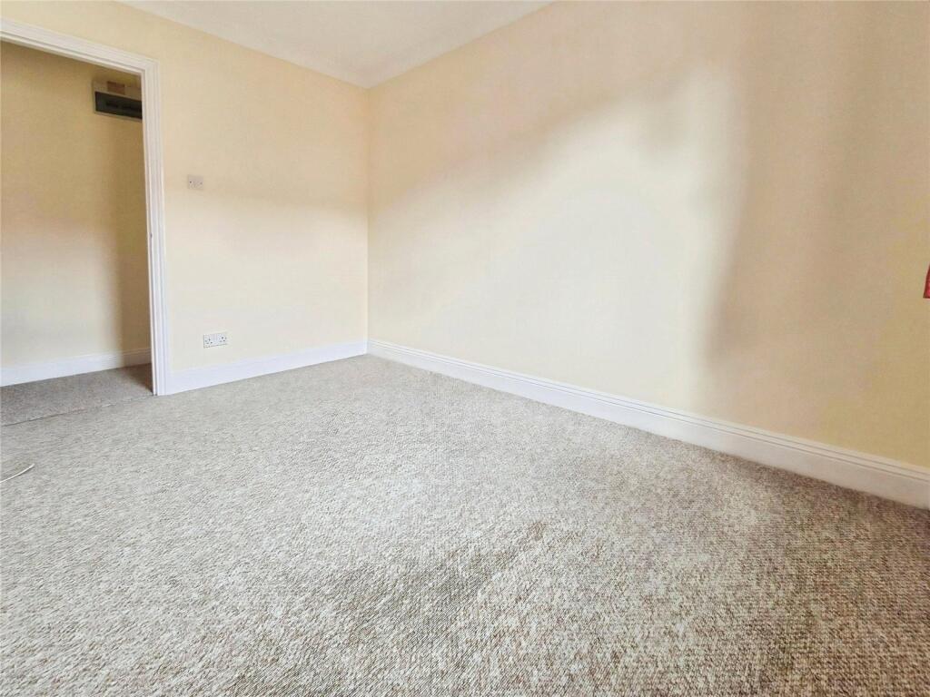 Apartment in Rochester, Kent - View 2