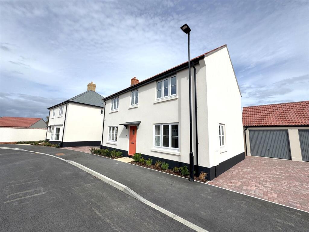 3-bed detached on 42, Constable Crescent, Chesil Reach, Chickerell, £462,500