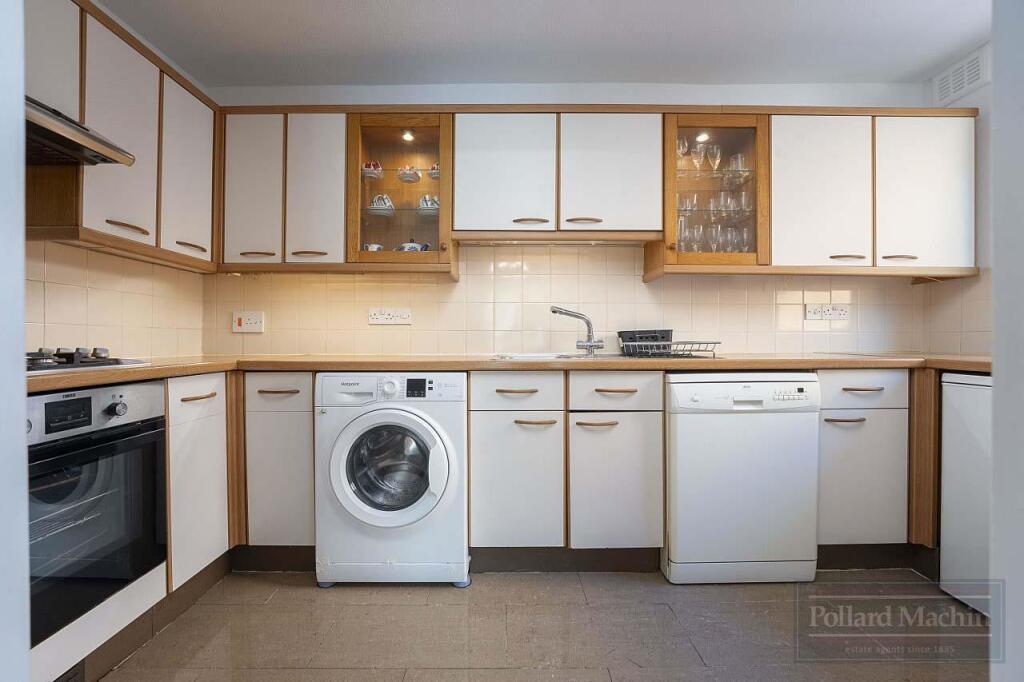 Apartment in Croydon - View 5