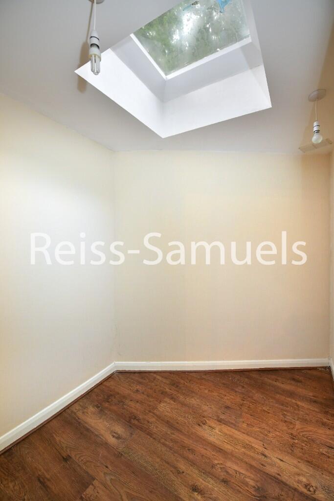 5 bedroom semi-detached house for rent