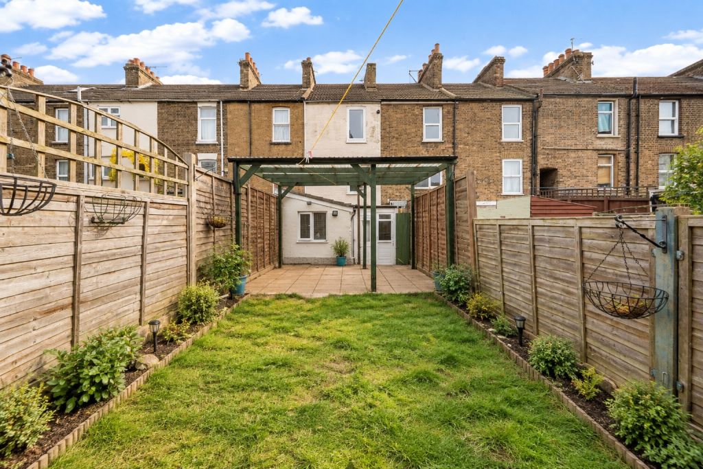 House in Gillingham, Medway - More